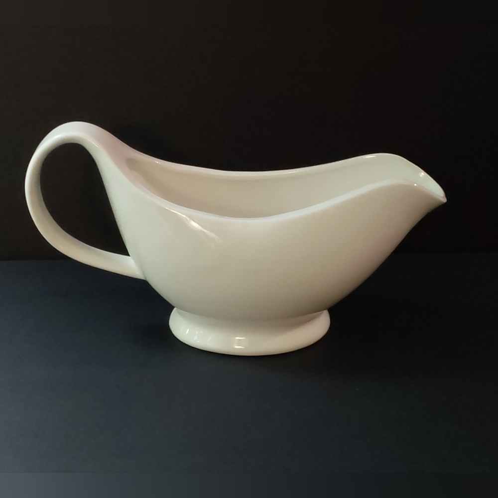 10 Strawberry Street Elegant Cream Gravy Boat